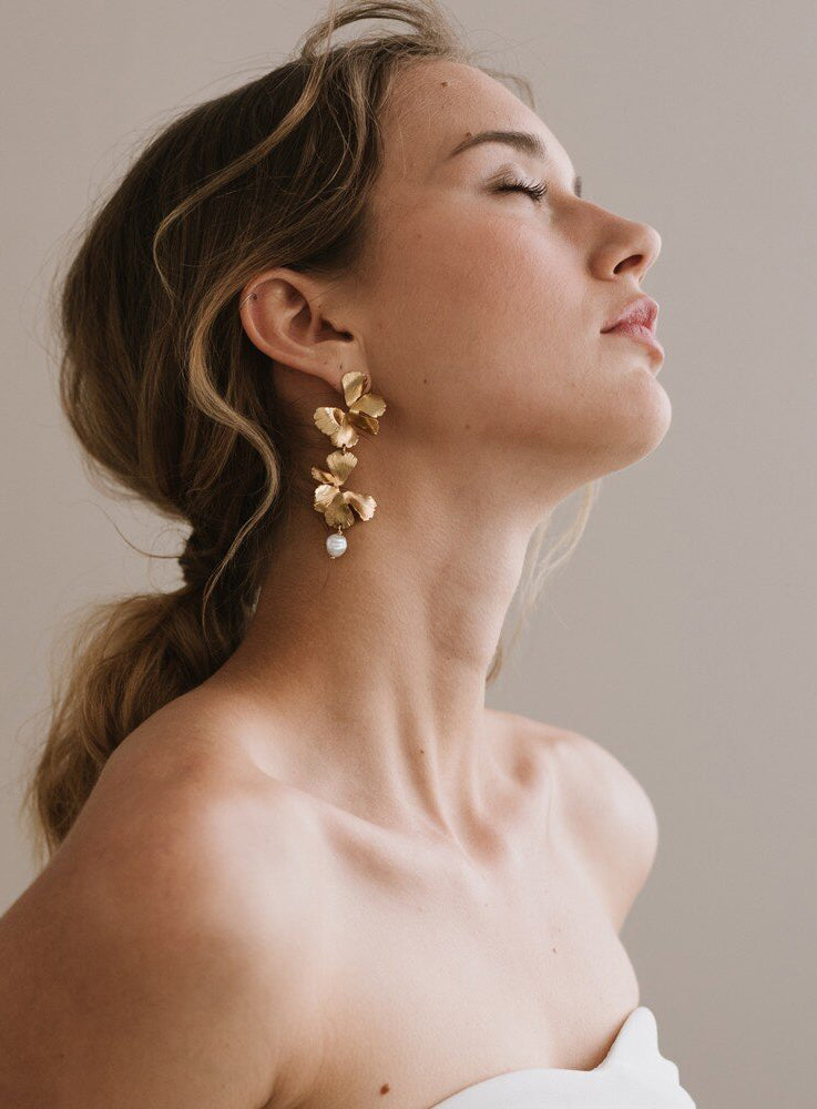 Boucles d'oreilles femme moderne et glamour dorées à l'or fin