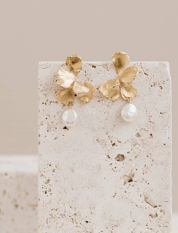 Bridal golden flower earrings Universe pearls – MAISON SABBEN